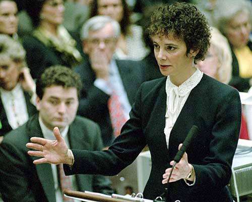 Deputy Dist. Atty. Marcia Clark stresses a point during the prosecution's opening statement.