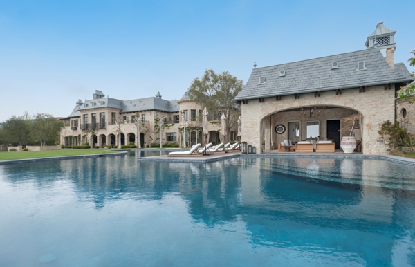 Dr. Dre purchased the Brentwood estate of Tom Brady and Gisele Bundchen for $40 million.