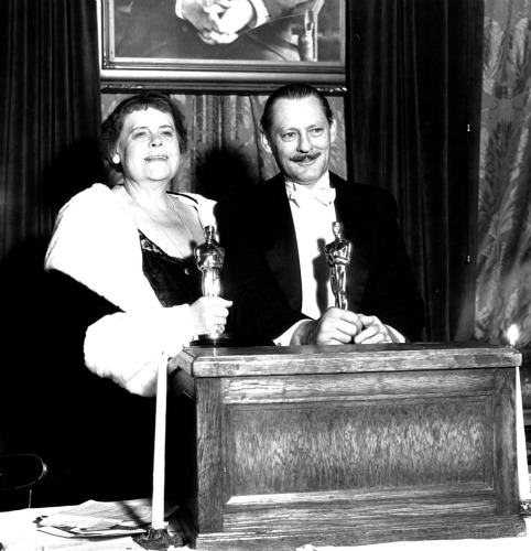 Marie Dressler and Lionel Barrymore after their wins.