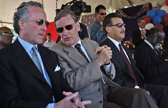Frank McCourt with Bud Selig in 2004